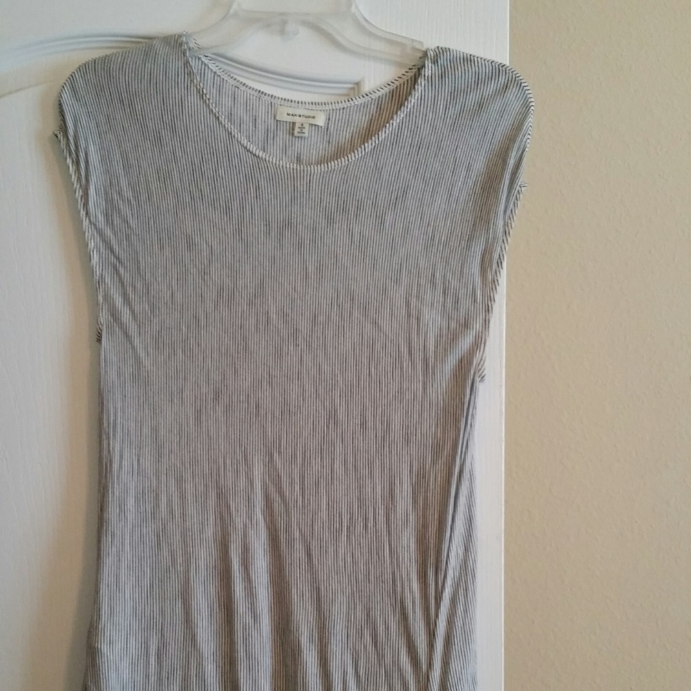 #46 Max Studio White w/Black Stripes Tunic Small
